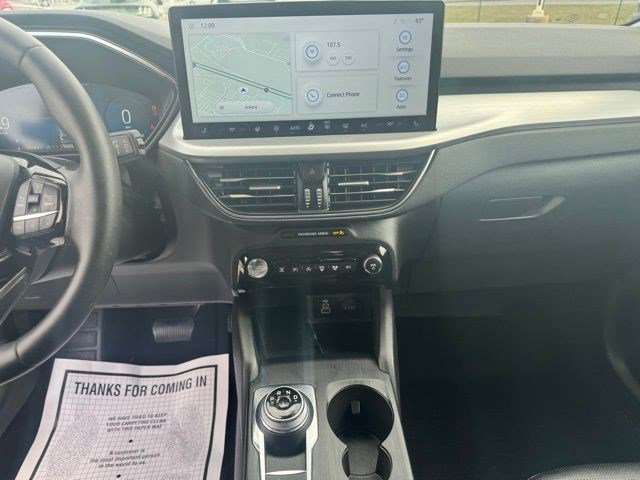 Certified 2024 Ford Escape Platinum w/ Class II Trailer Tow Package AWD/4WD image 17