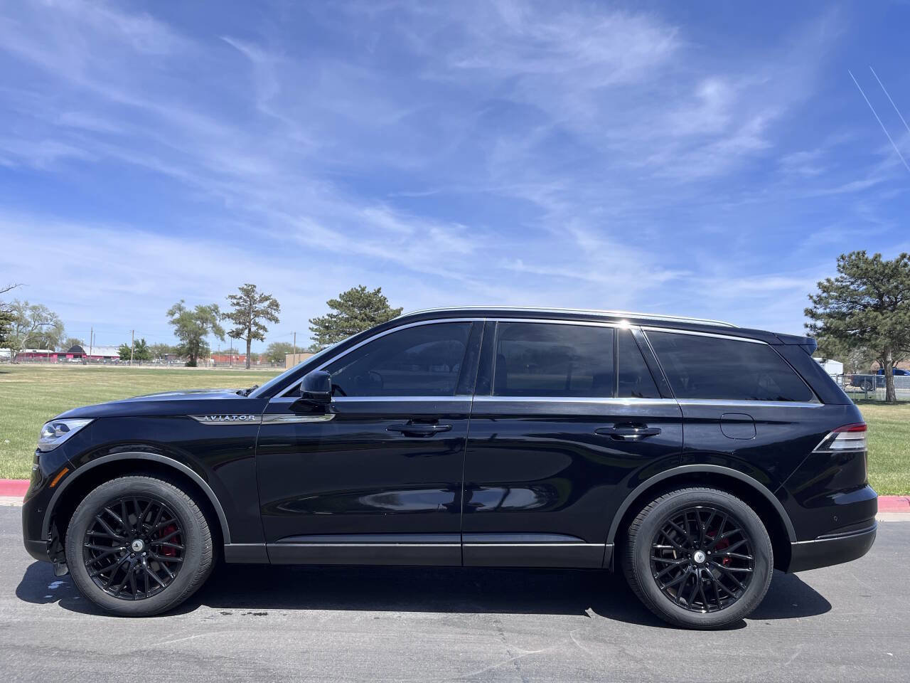 Used 2020 Lincoln Aviator Reserve w/ Equipment Group 202A image 2