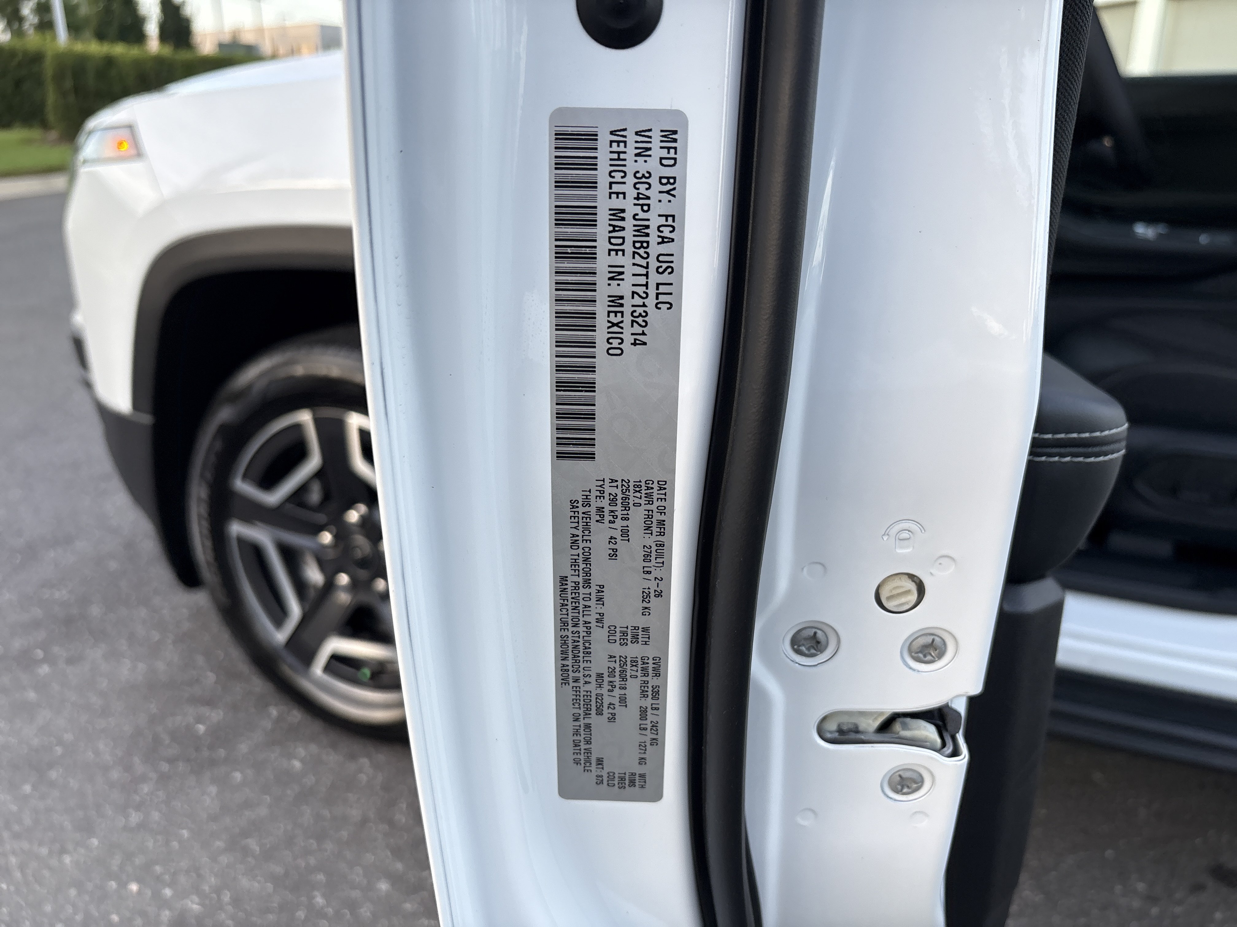 Used 2026 Jeep Cherokee Laredo AWD/4WD image 35