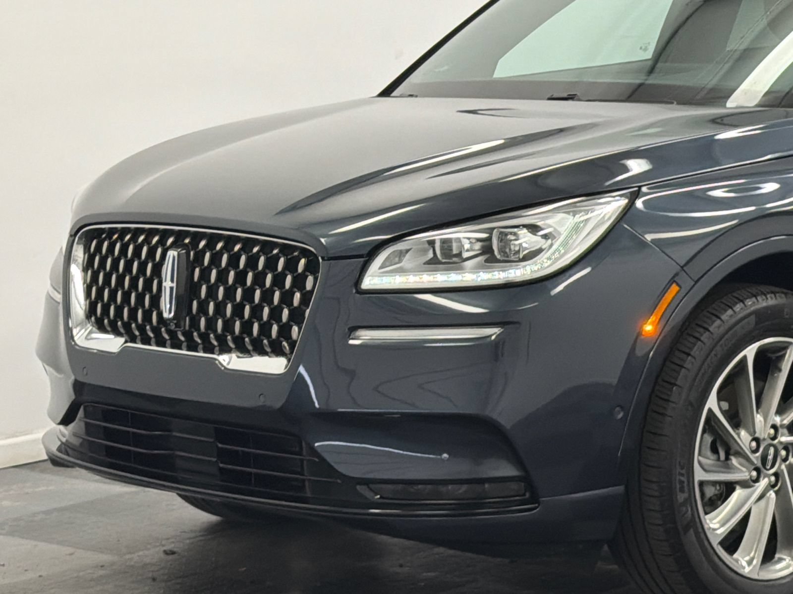 Certified 2022 Lincoln Corsair Grand Touring w/ Elements Technology Bundle AWD/4WD image 2