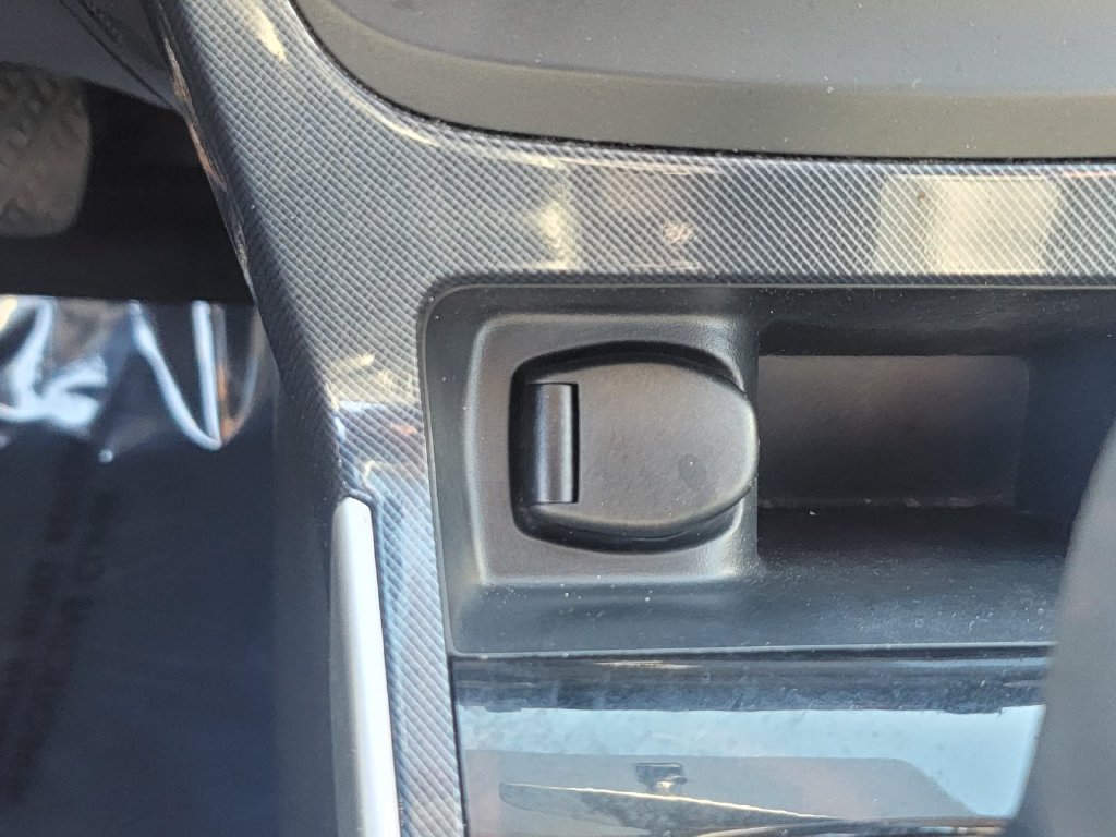 Used 2016 Nissan Sentra SR w/ SR Premium Package FWD image 28