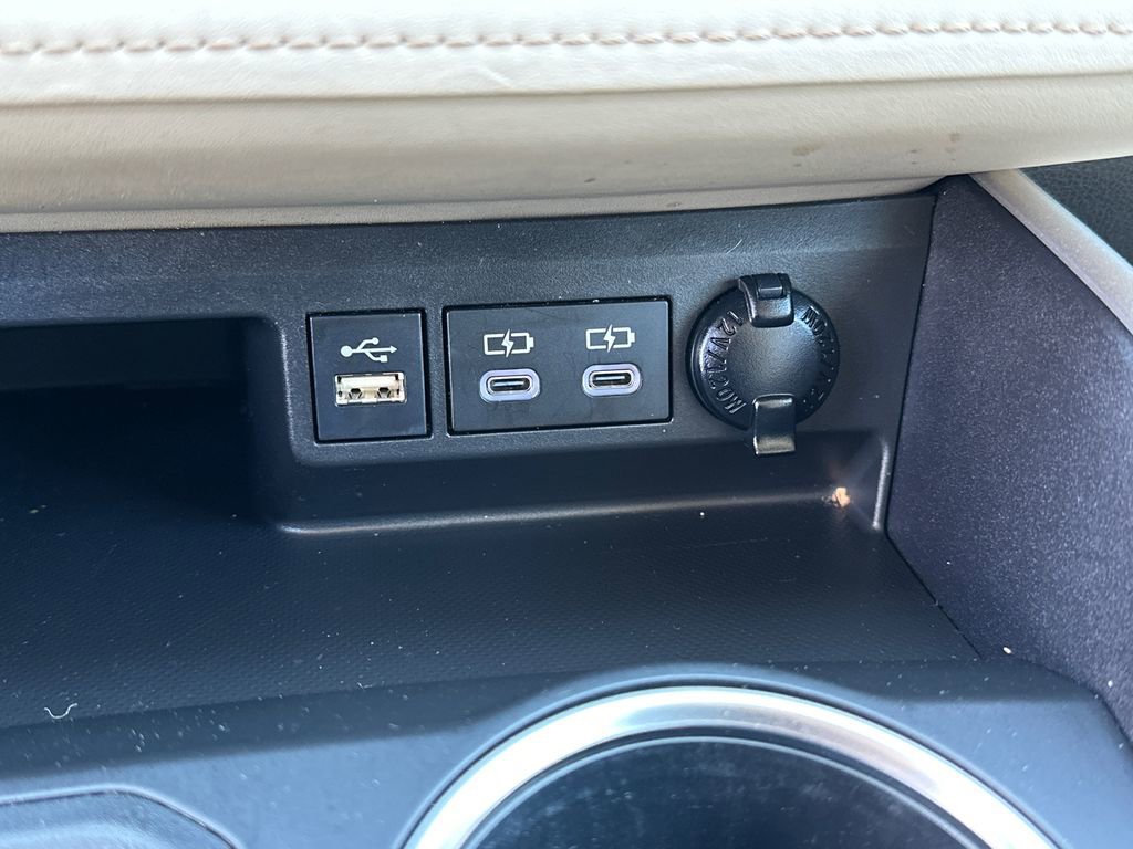 Used 2023 Toyota Highlander XLE image 30