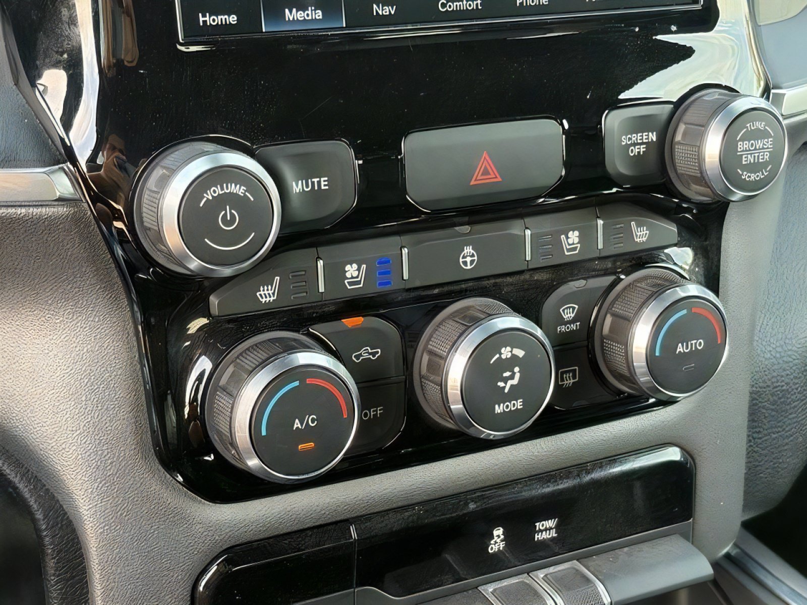 Used 2024 RAM 1500 Laramie AWD/4WD image 25