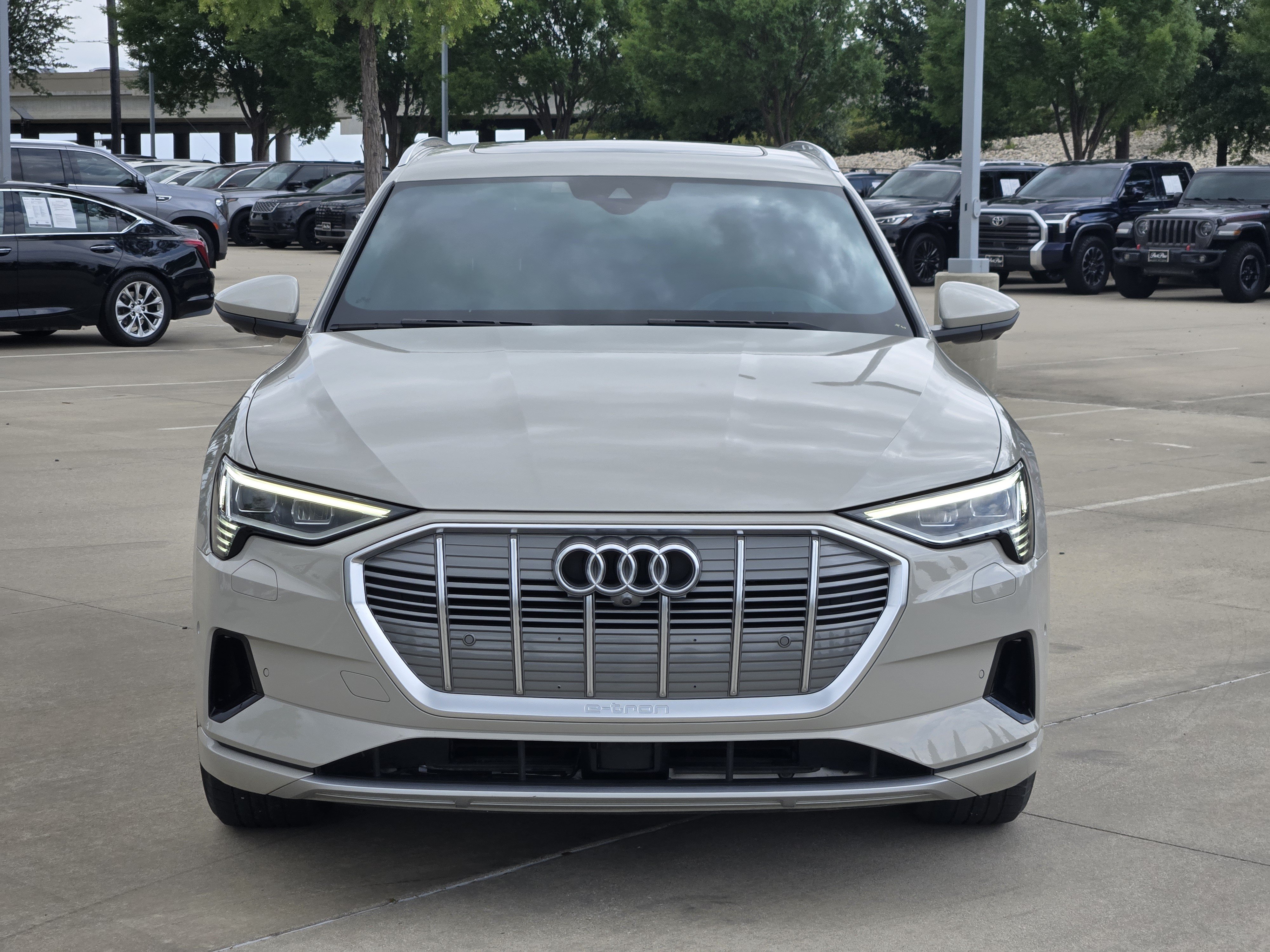 Used 2019 Audi e-tron Prestige w/ Prestige Package AWD/4WD image 8