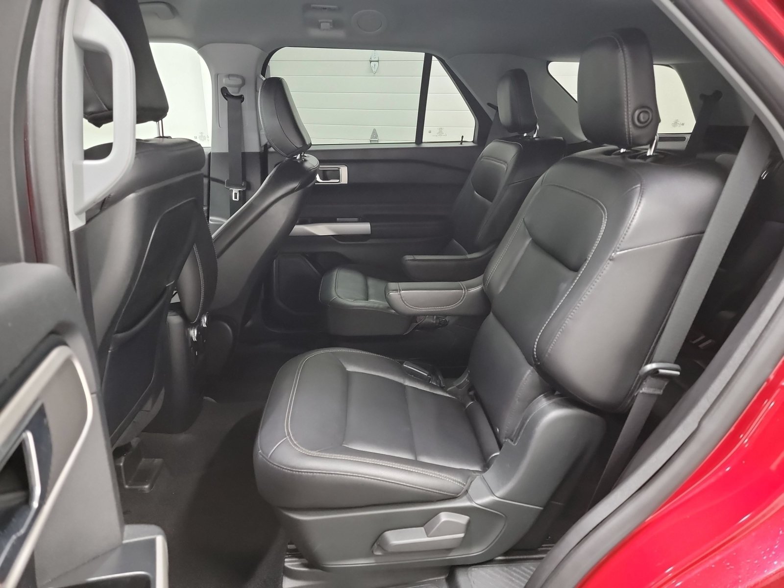 Used 2020 Ford Explorer XLT w/ Equipment Group 202A AWD/4WD image 27