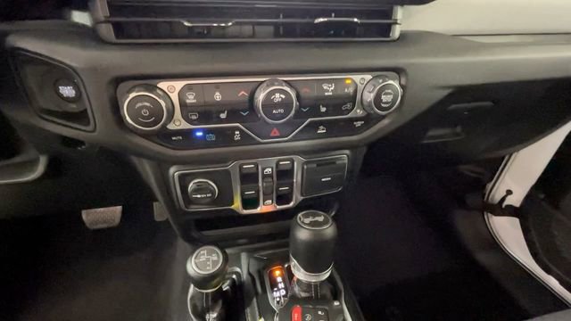 Used 2024 Jeep Wrangler Unlimited w/ Convenience Group AWD/4WD image 32