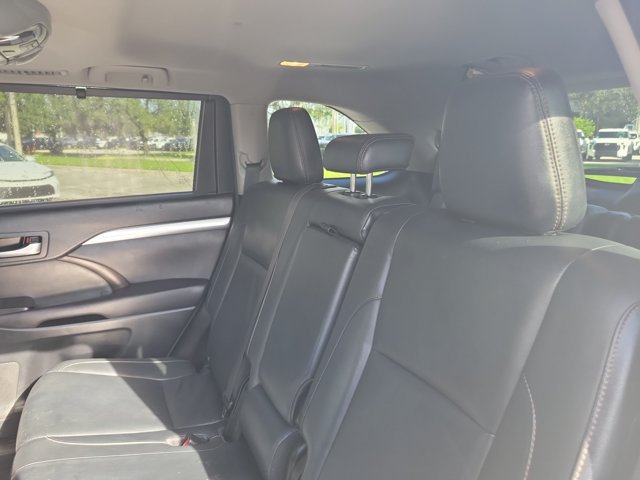 Used 2016 Toyota Highlander XLE FWD image 16