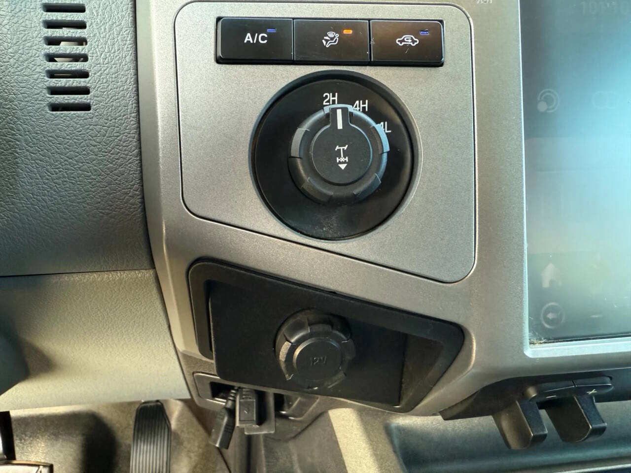 Used 2011 Ford F250 XLT w/ Chrome Pkg image 13