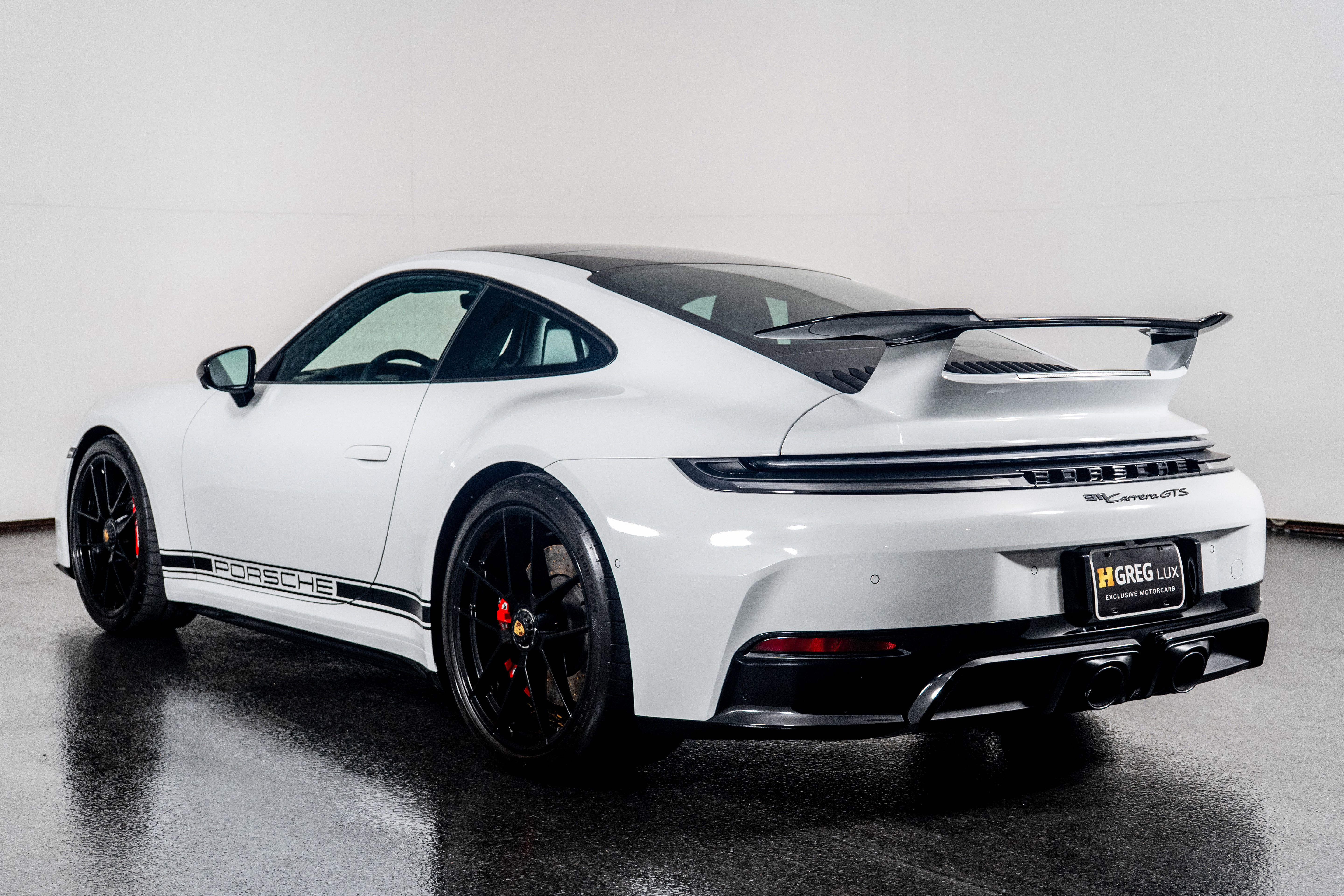 Used 2025 Porsche 911 Carrera GTS w/ Premium Package image 16