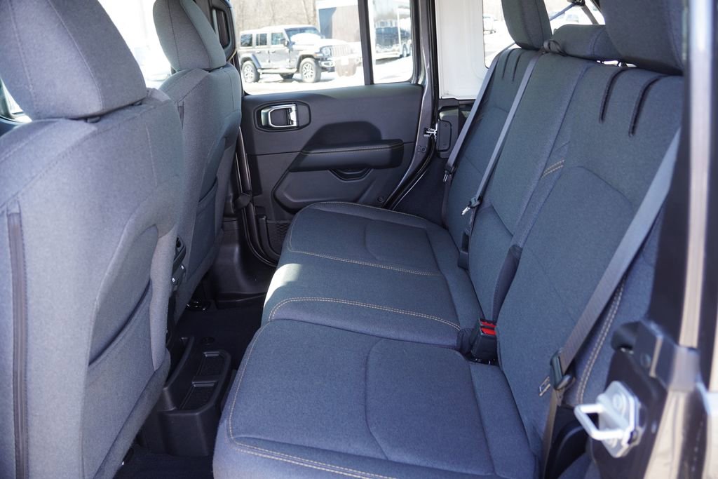 Certified 2025 Jeep Wrangler Unlimited Sahara w/ Safety Group image 18