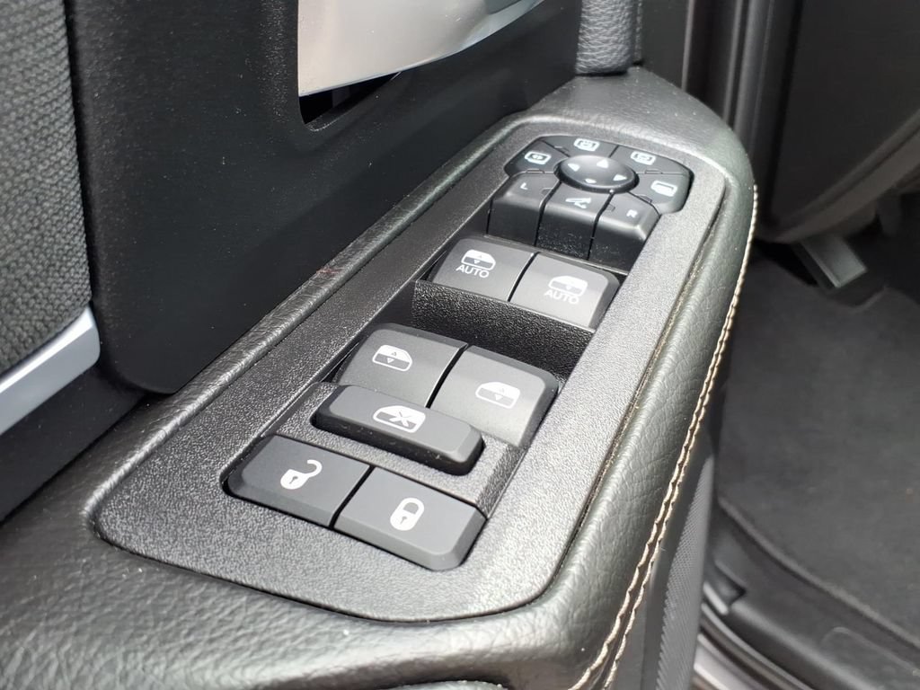 Used 2025 RAM 2500 Big Horn AWD/4WD image 12