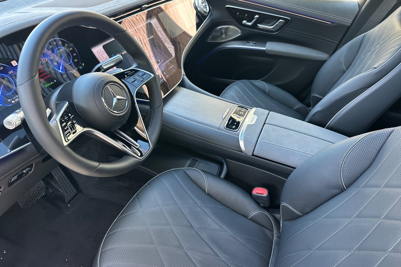 New 2026 Mercedes-Benz EQS 550 4MATIC SUV image 4