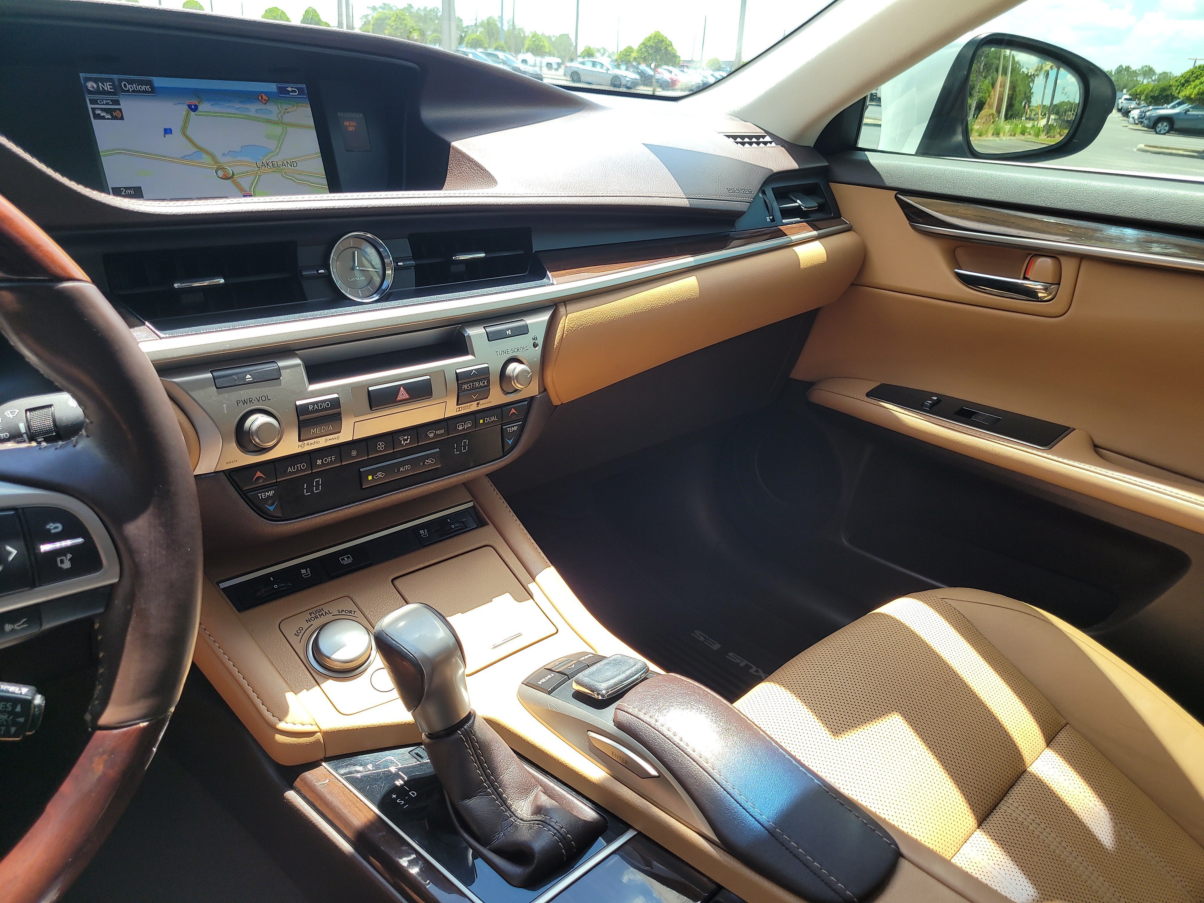 Used 2016 Lexus ES 350 w/ Luxury Package w/Wood Trim FWD image 22