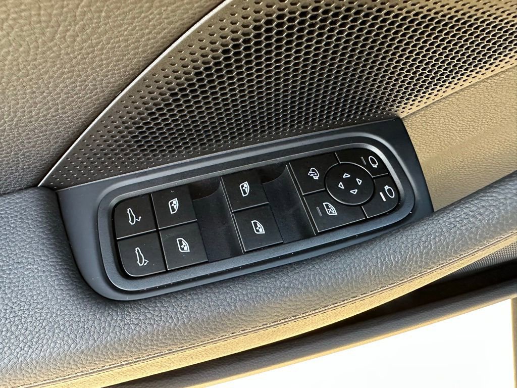 Used 2026 Porsche Panamera image 20