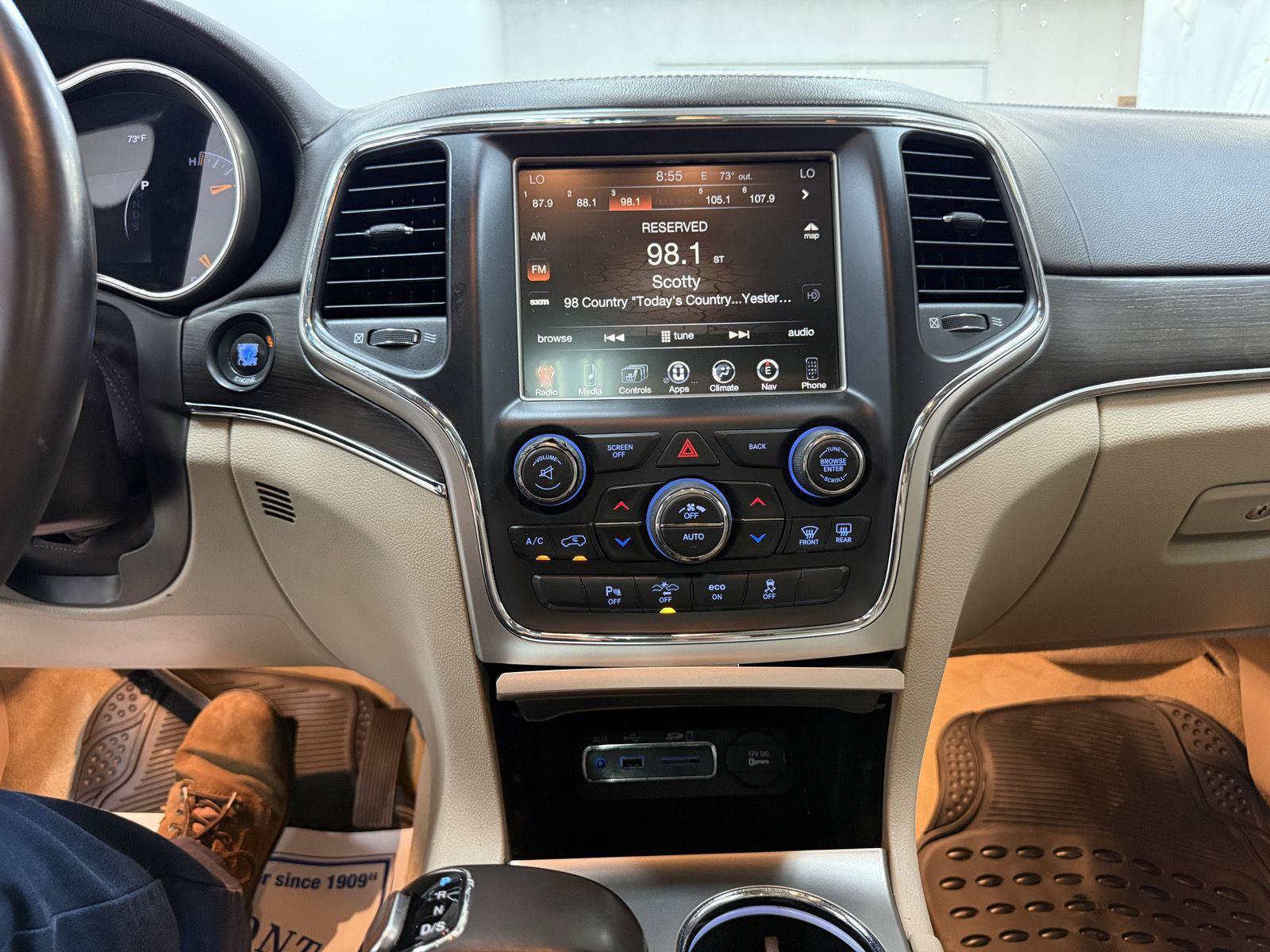 Used 2014 Jeep Grand Cherokee Overland w/ Advanced Technology Group AWD/4WD image 17
