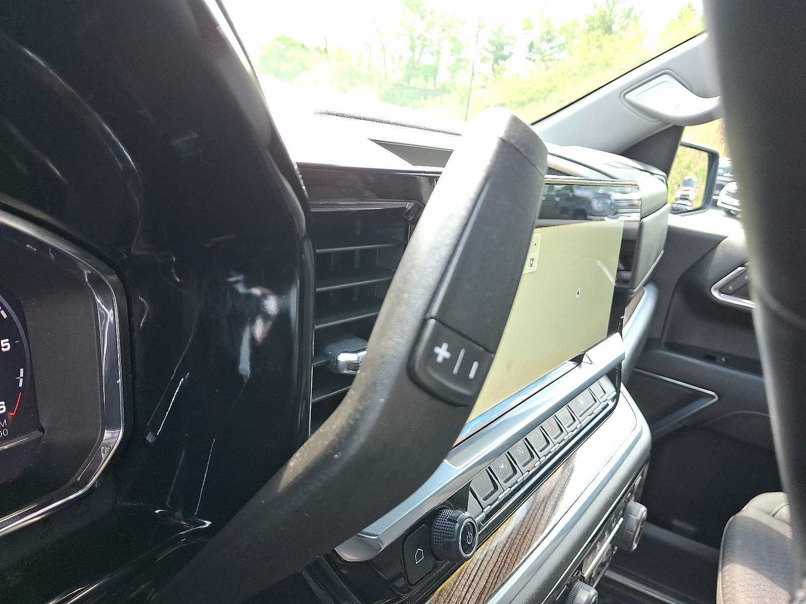 Used 2024 Chevrolet Silverado 1500 LT AWD/4WD image 14