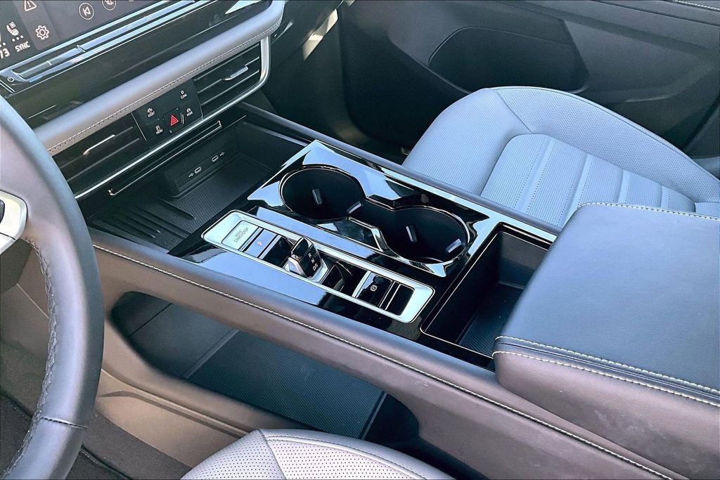 Used 2025 Volkswagen Atlas Cross Sport SEL R-Line image 14