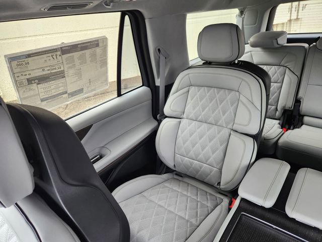 New 2026 Lincoln Navigator L Black Label AWD/4WD image 12