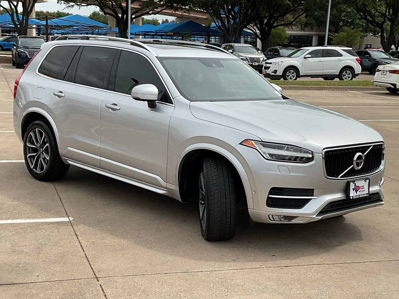 Used 2017 Volvo XC90 T6 Momentum w/ Vision Package image 4