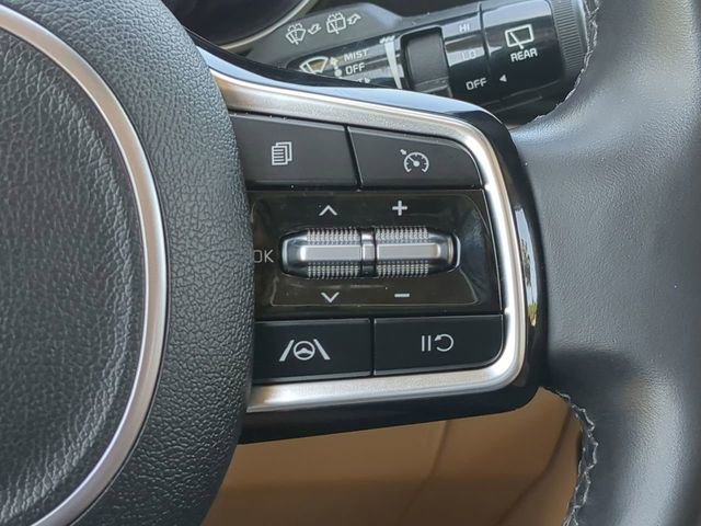 Used 2024 Kia Carnival LX image 31