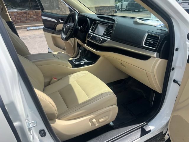 Used 2018 Toyota Highlander XLE AWD/4WD image 33