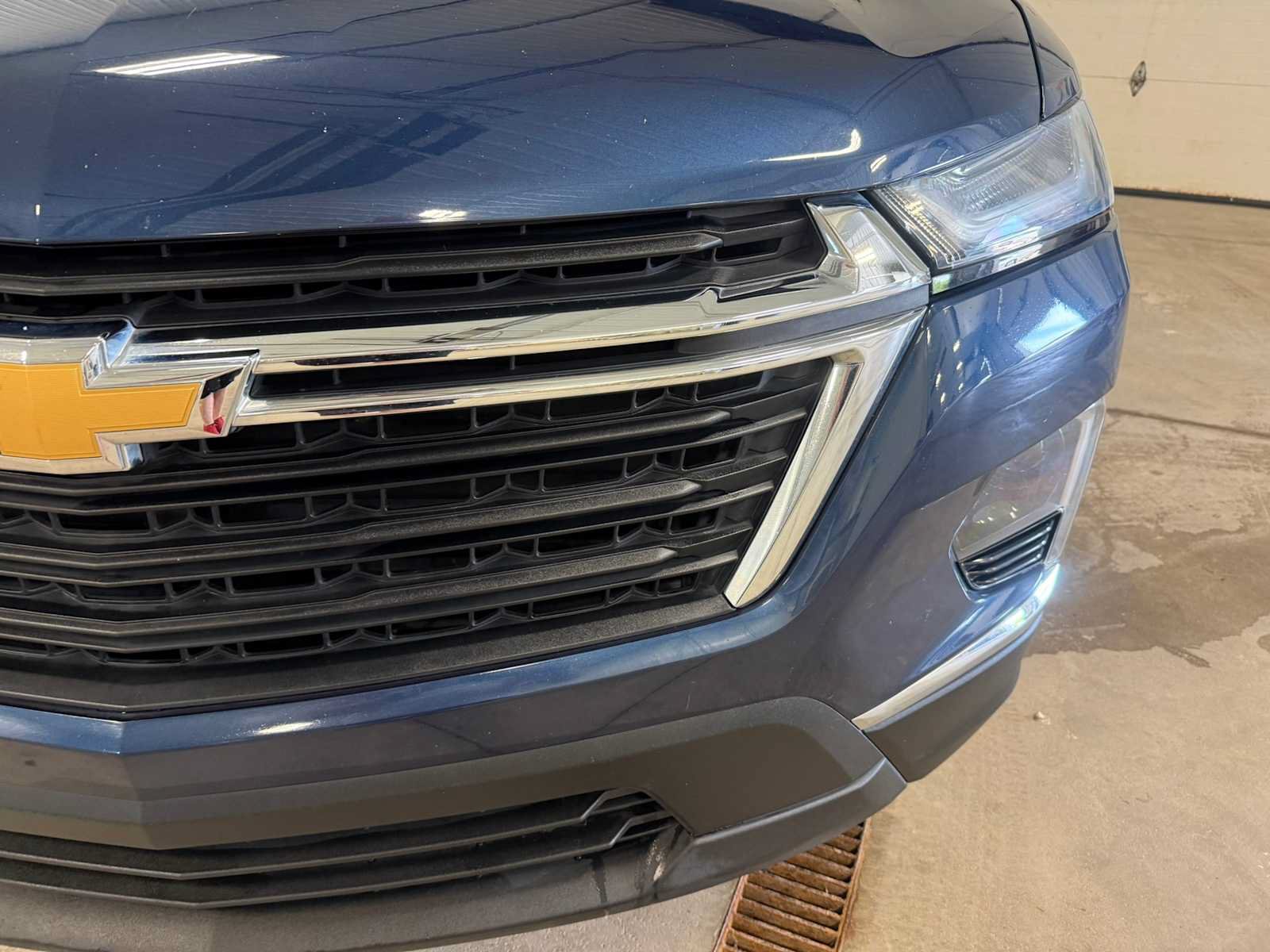 Used 2022 Chevrolet Traverse LS FWD image 5