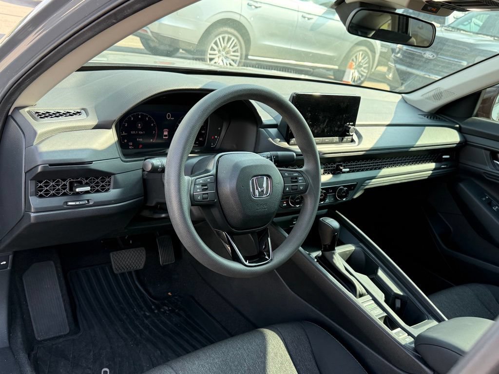 Used 2025 Honda Accord SE image 4