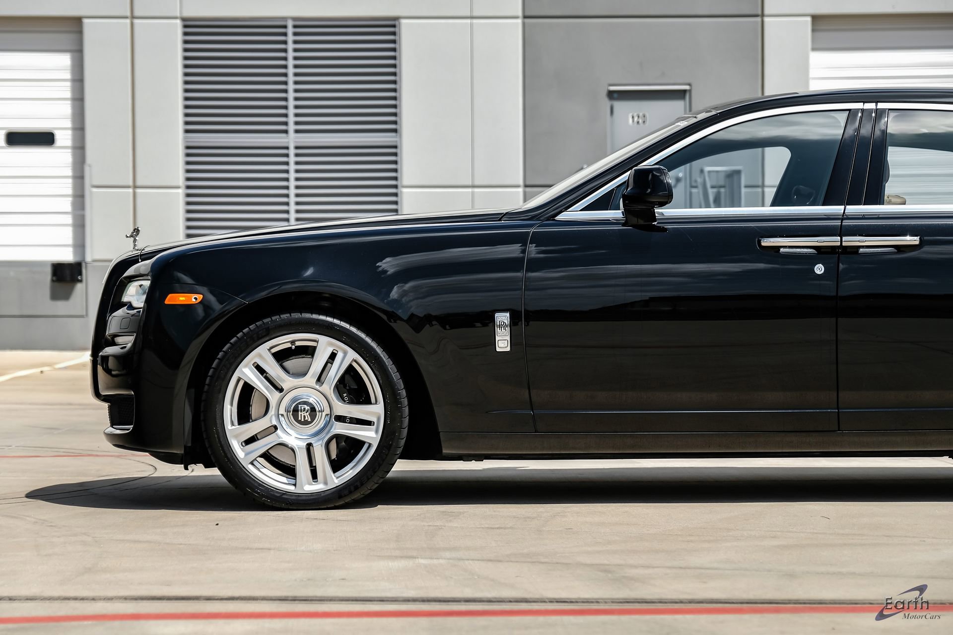 Used 2017 Rolls-Royce Ghost RWD image 10