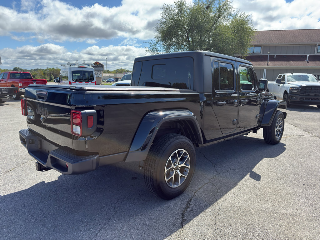Used 2024 Jeep Gladiator Sport image 5
