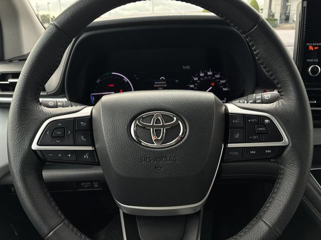 Used 2025 Toyota Sienna XLE FWD image 23