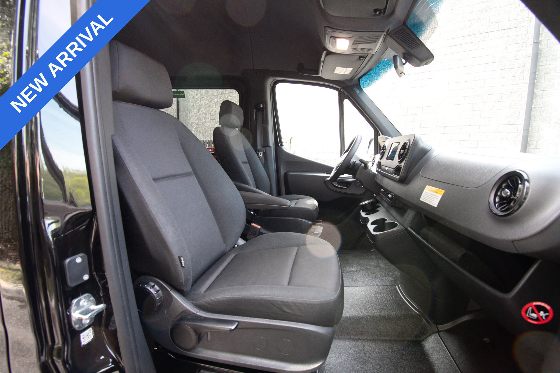 Used 2025 Mercedes-Benz Sprinter 2500 image 9
