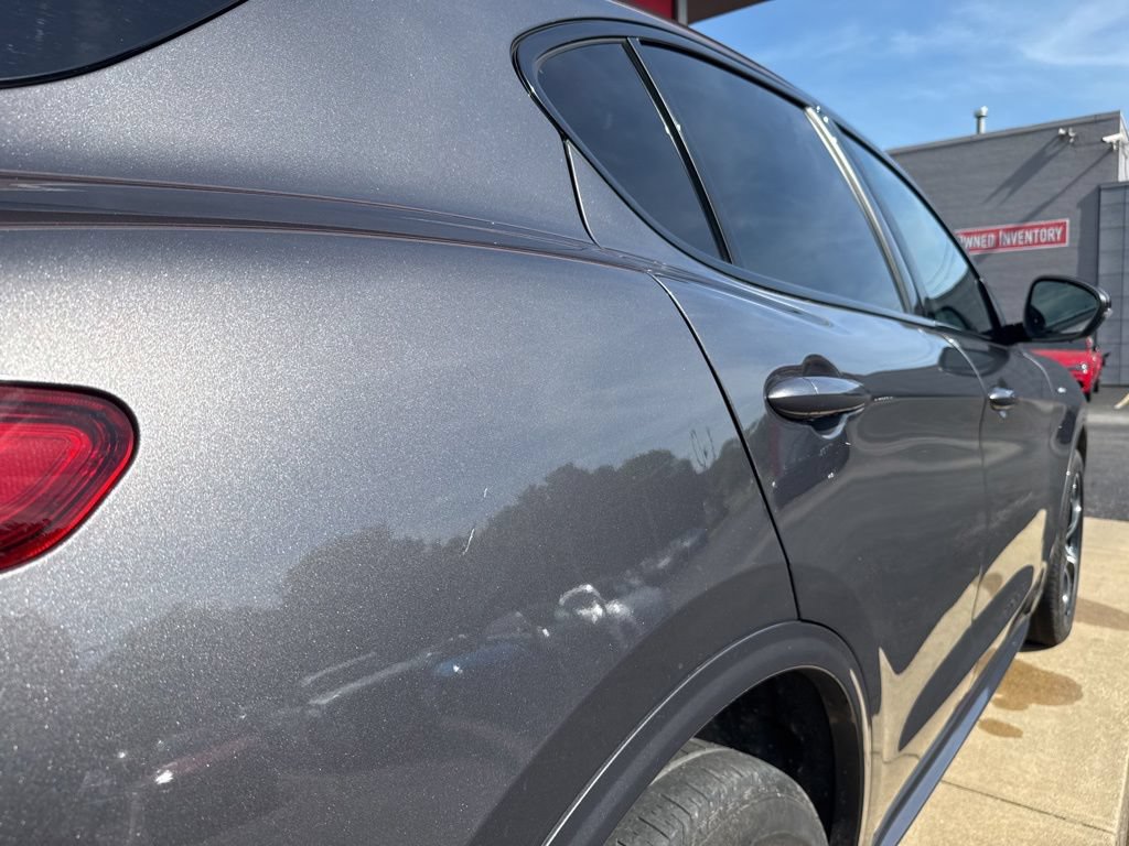 Used 2022 Alfa Romeo Stelvio Veloce AWD/4WD image 6