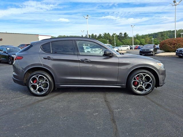 Used 2022 Alfa Romeo Stelvio Veloce AWD/4WD image 9