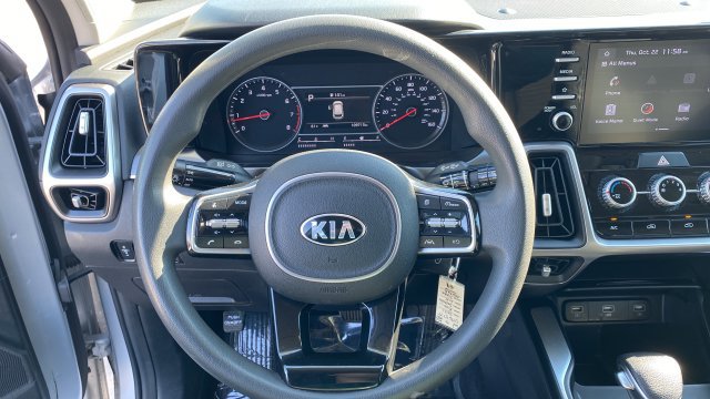 Used 2021 Kia Sorento LX AWD/4WD image 17