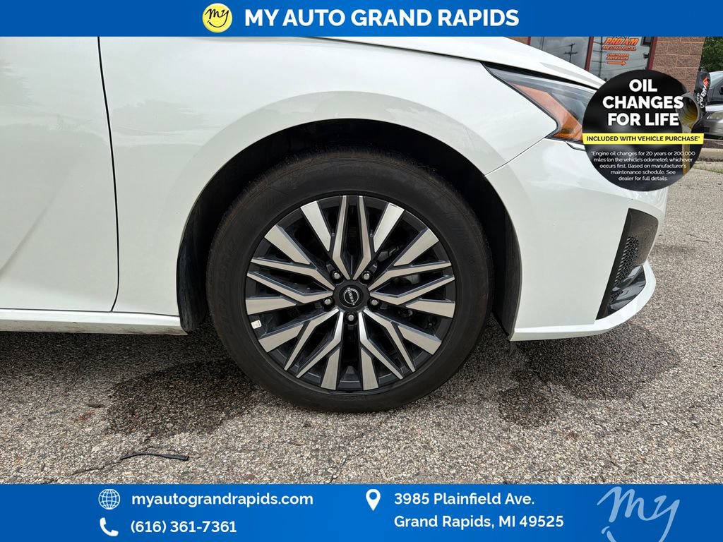 Used 2025 Nissan Altima 2.5 SV FWD image 31