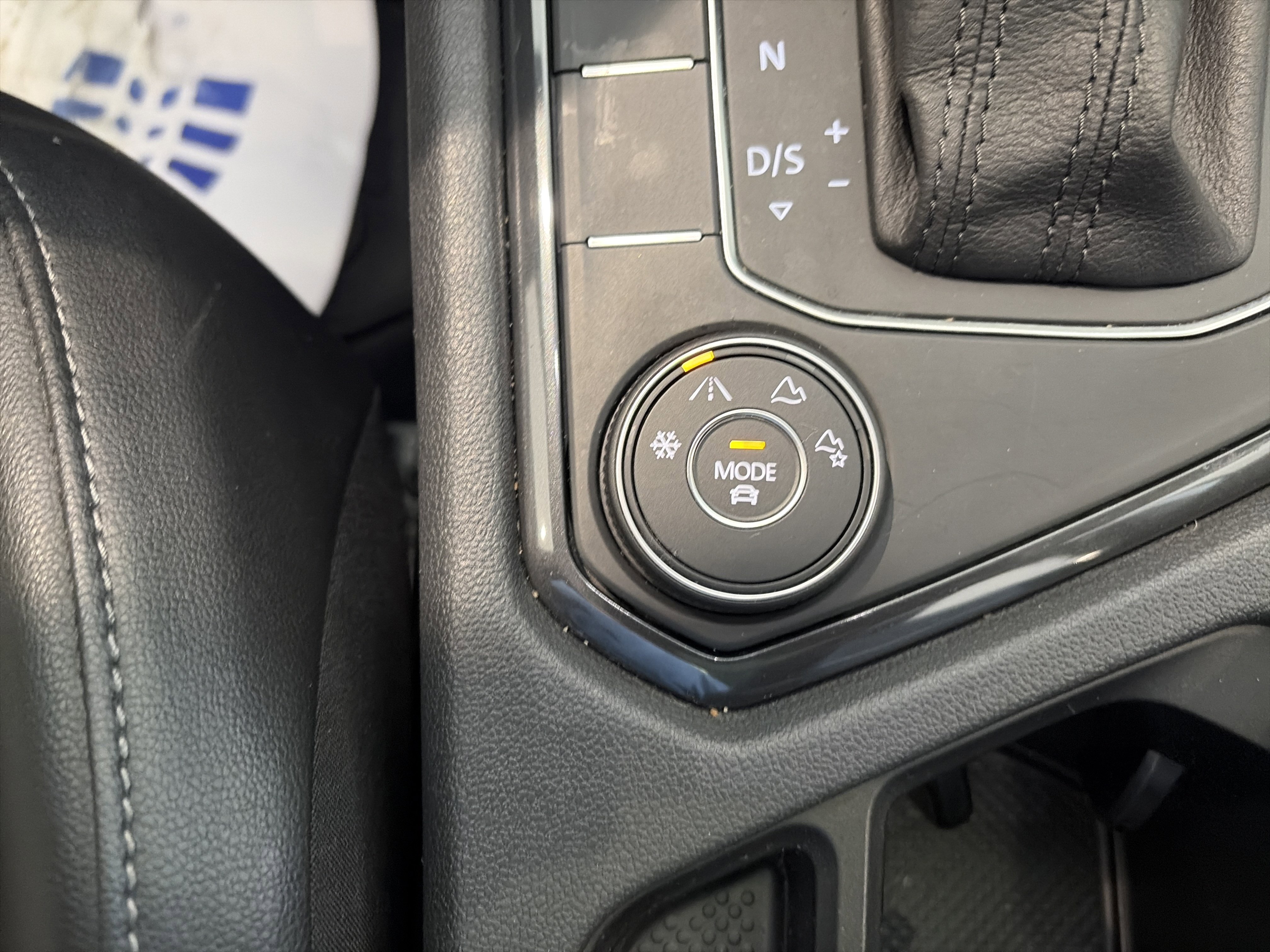 Used 2019 Volkswagen Tiguan SEL AWD/4WD image 42