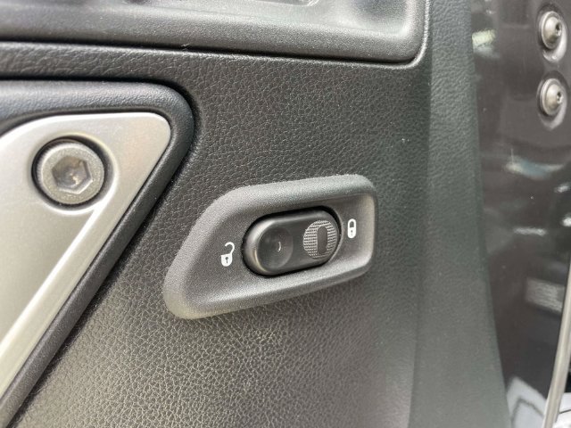 Used 2017 Jeep Wrangler Unlimited Sahara w/ Connectivity Group AWD/4WD image 19