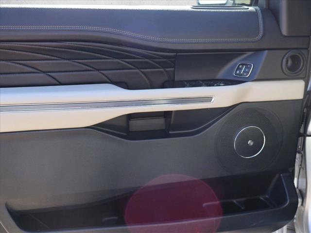 Used 2019 Ford Expedition Platinum image 11
