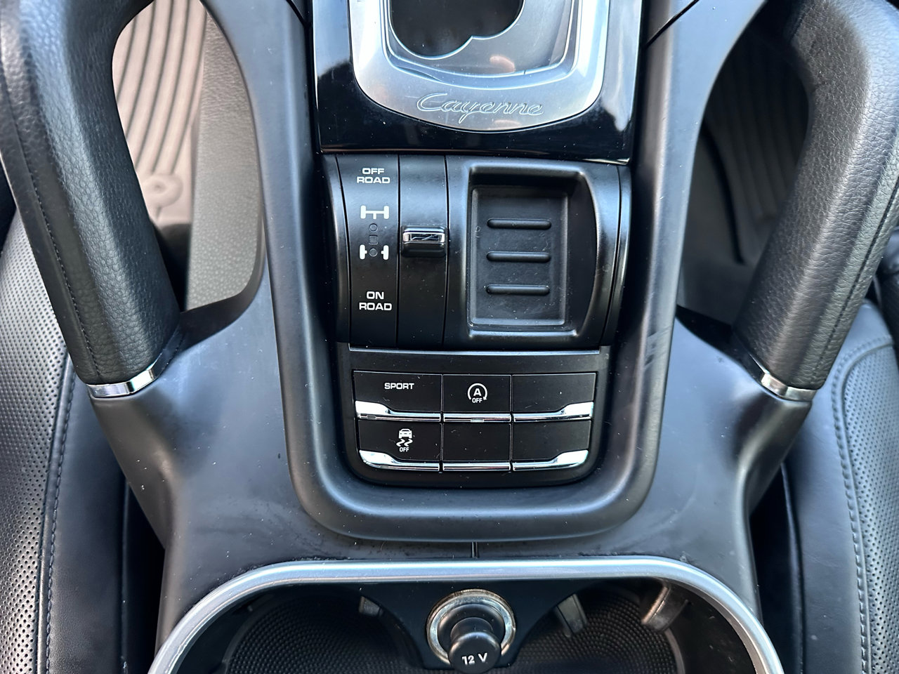 Used 2016 Porsche Cayenne image 30