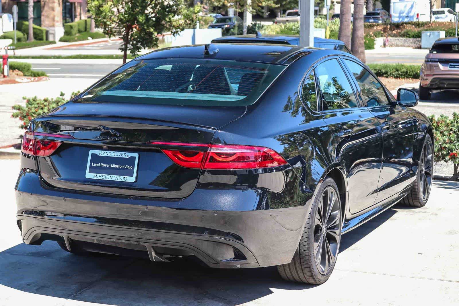Used 2024 Jaguar XF R-Dynamic SE RWD image 6
