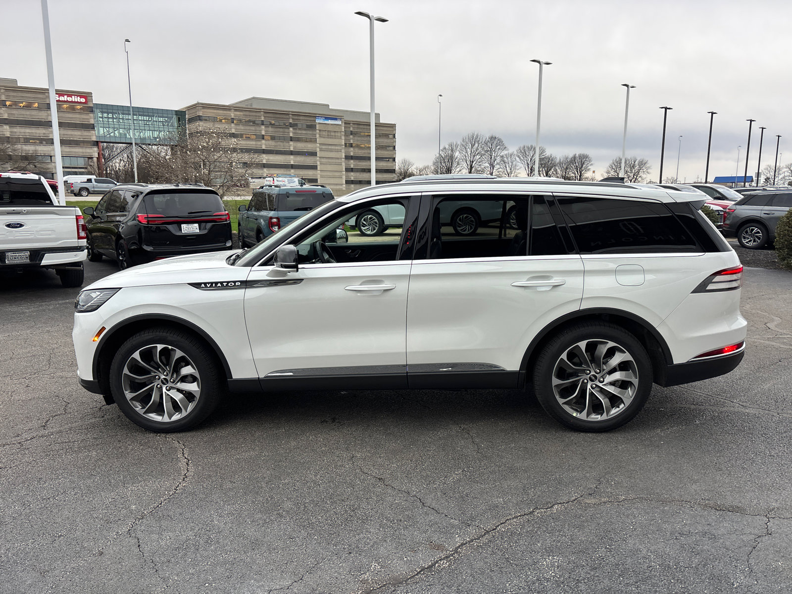 New 2026 Lincoln Aviator AWD image 4