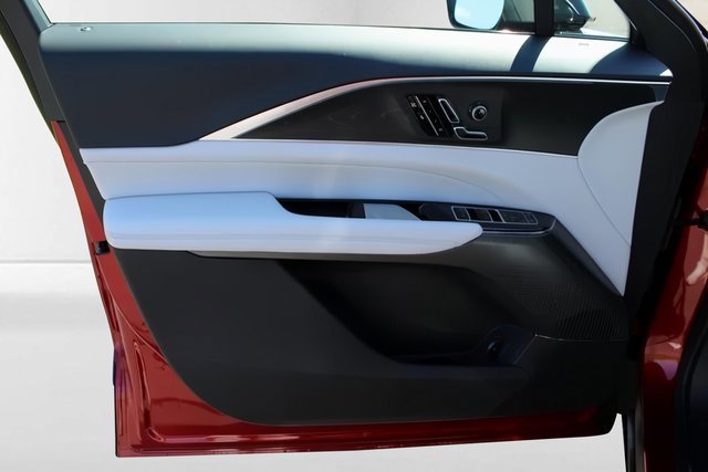 New 2025 Cadillac Lyriq Luxury image 12