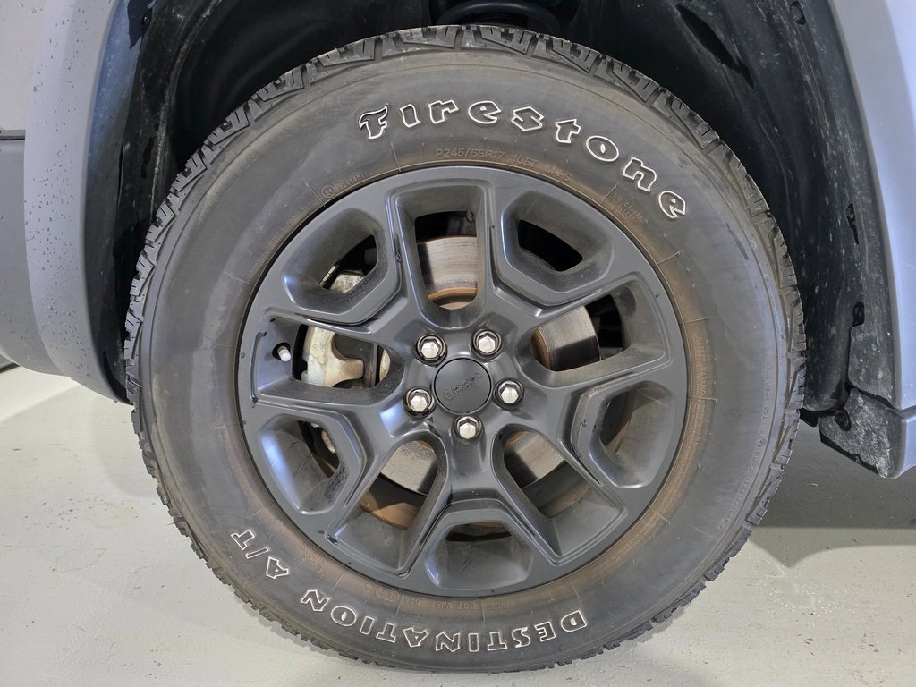 Used 2022 Jeep Cherokee Trailhawk w/ Trailer Tow Group image 8