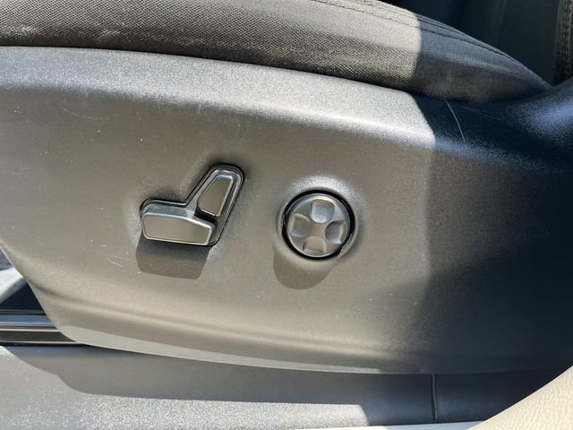 Used 2020 Chrysler Pacifica Touring w/ Advanced Safetytec Group FWD image 8