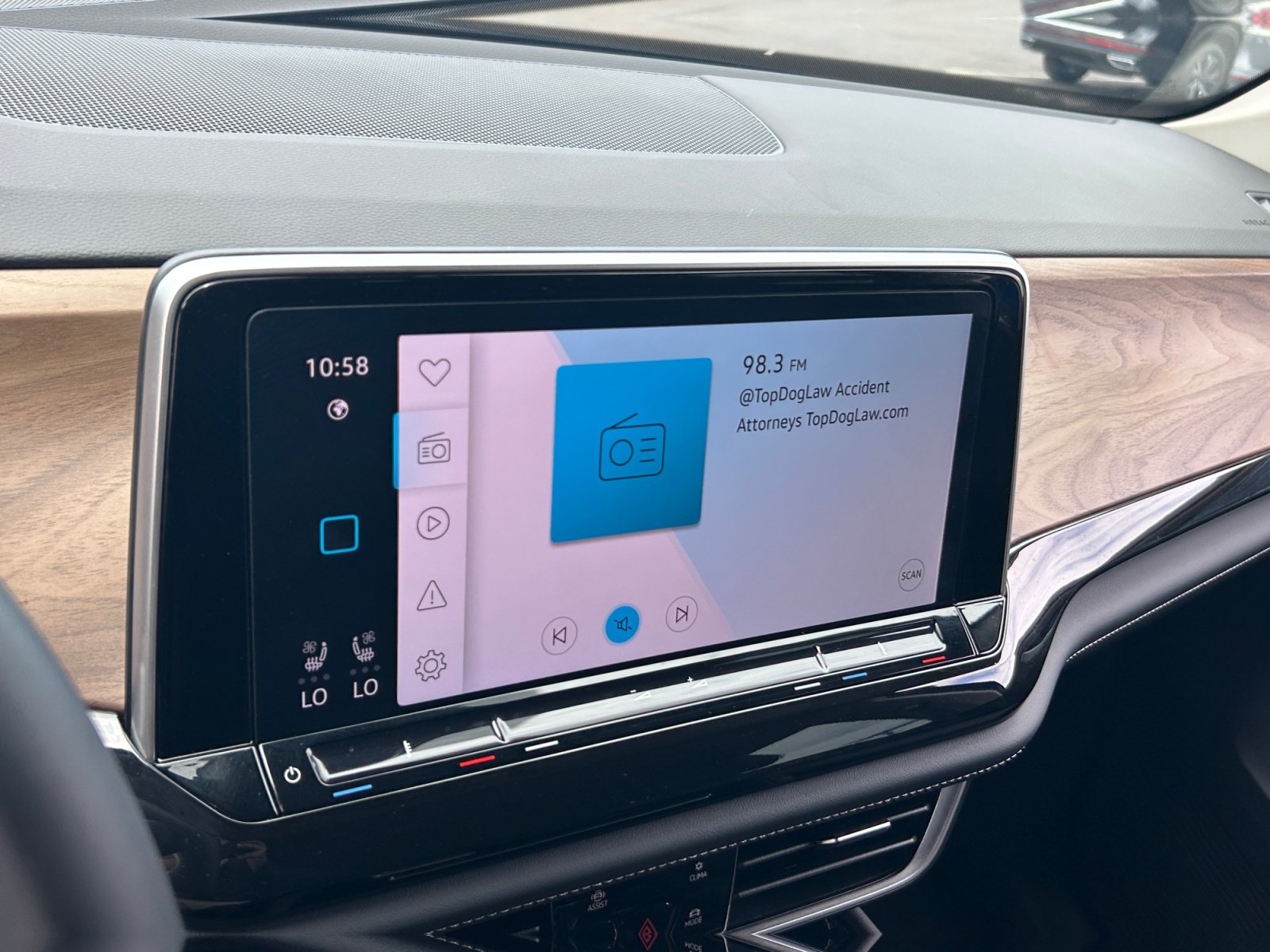 Certified 2026 Volkswagen Atlas SE FWD image 27