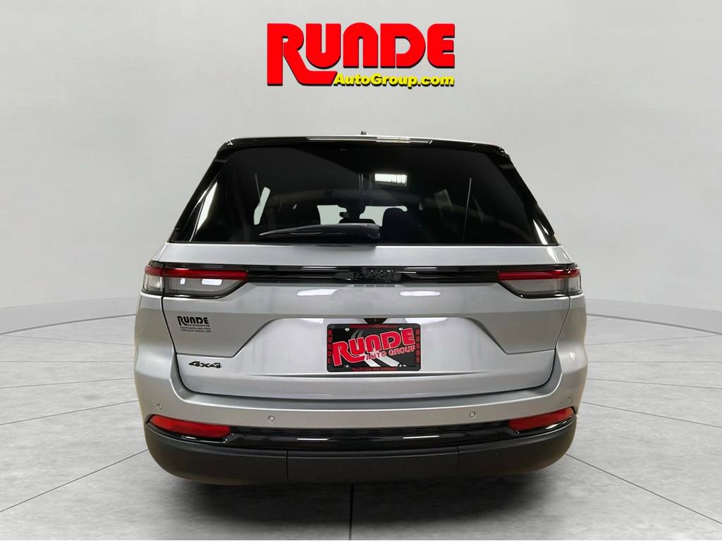 Used 2024 Jeep Grand Cherokee Altitude image 4