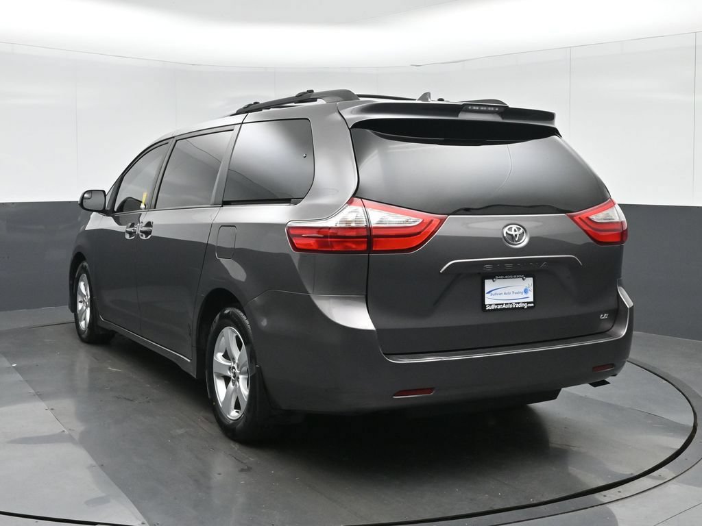 Used 2018 Toyota Sienna LE w/ Carpet Mat Package FWD image 5