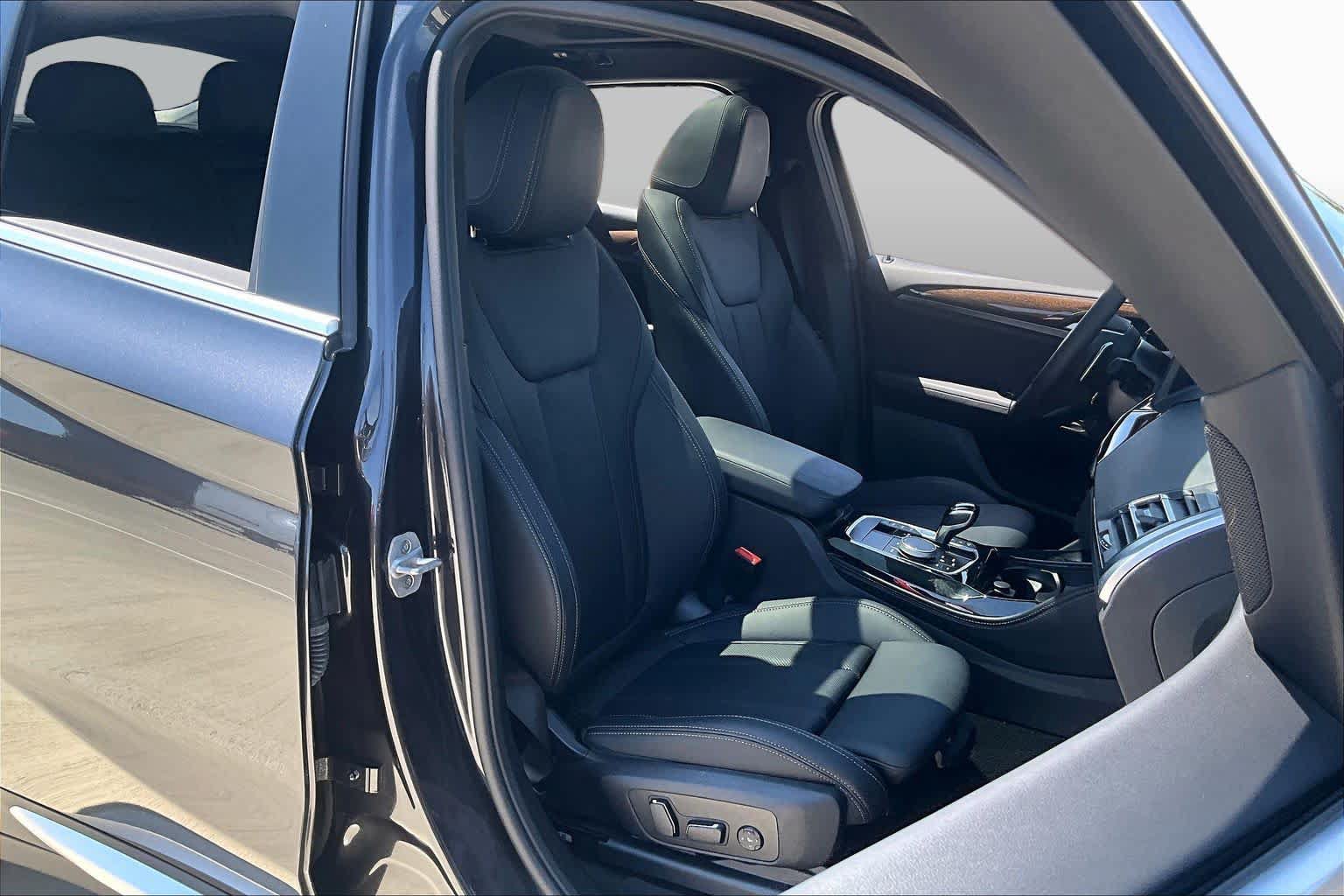 Used 2025 BMW X4 xDrive30i AWD/4WD image 8