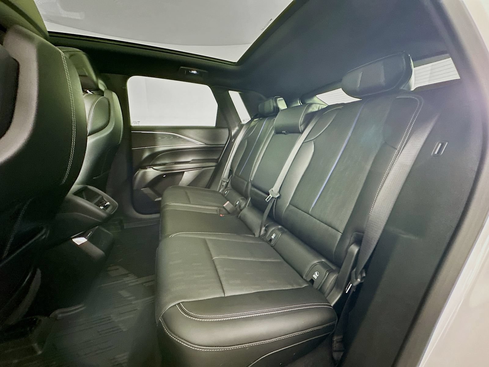 Used 2025 Cadillac Lyriq Sport w/ LPO, Floor Liner Package AWD/4WD image 25