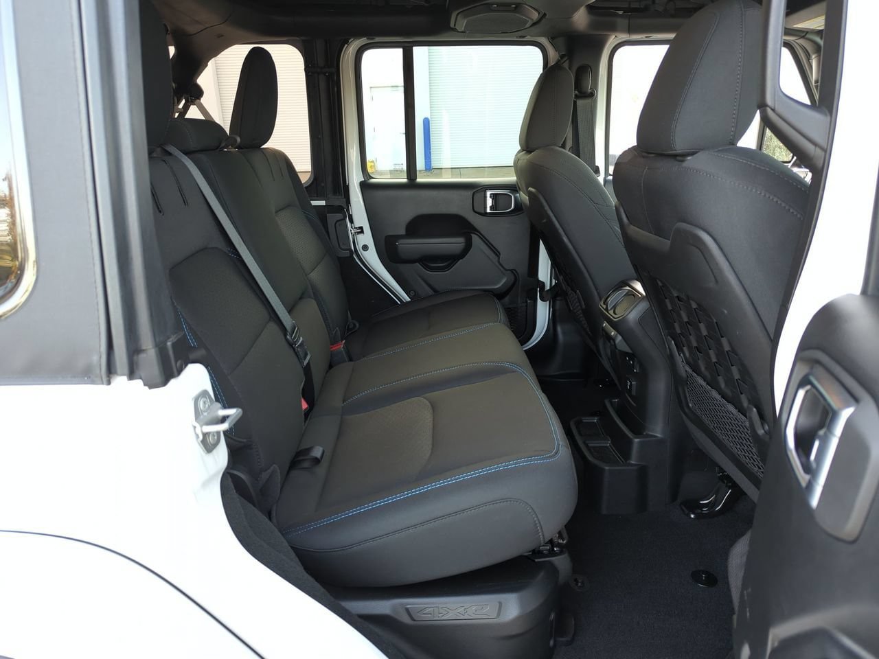 Used 2022 Jeep Wrangler Unlimited Rubicon 4xe AWD/4WD image 24
